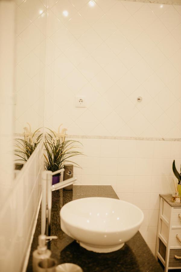 H.Oe.H Apartment Porto Luaran gambar